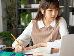 7 Aplikasi Belajar Online Gratis Terbaik di Indonesia