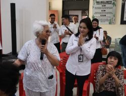 HUT ke-26, PLN Icon Plus Hadir Berbagi Bersama Lansia di Makassar